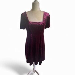 Elegant Velvet Dress in Rich Burgundy